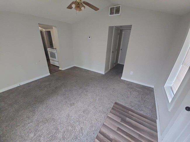 Building Photo - Cozy 2-Bedroom Home with Large Yard & Stor...