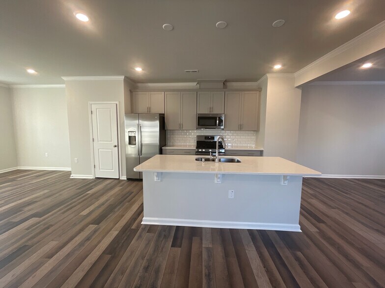 Building Photo - Room in Townhome on Brellon Ln