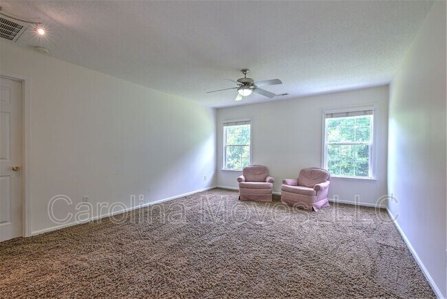 Building Photo - 140 Rounded Wing Dr