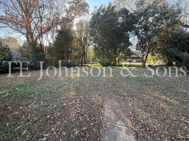 Building Photo - 864 Fenimore St