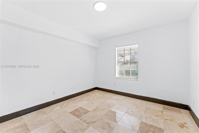 Building Photo - 541 NE 62nd St