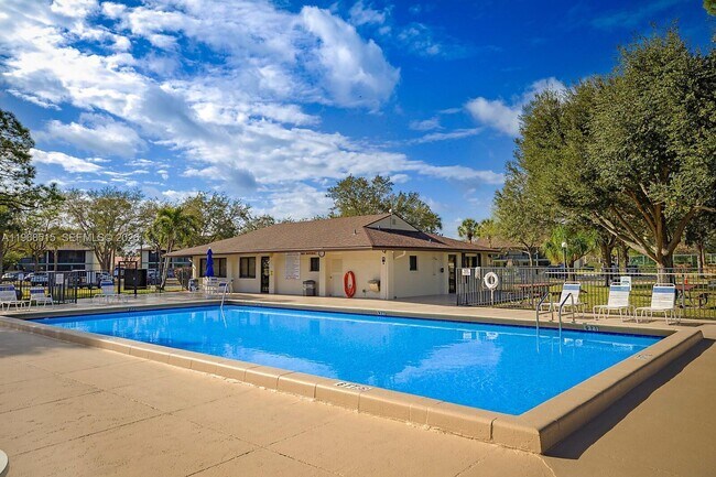 Building Photo - 6327 Chasewood Dr