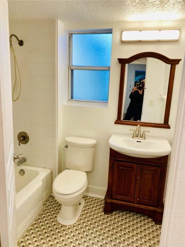 Building Photo - 7 Oak St