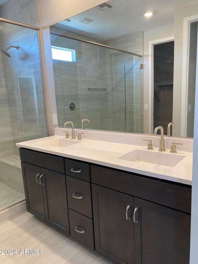 Building Photo - 4853 E St John Rd