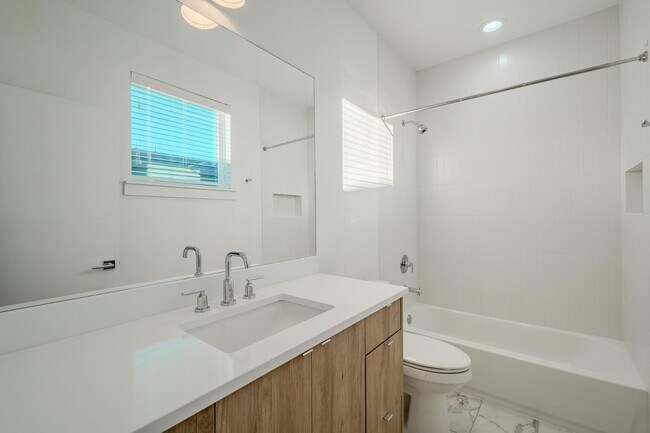 Building Photo - Stunning Modern Townhomes Newer Construction :: Henderson & Greenville Ave area