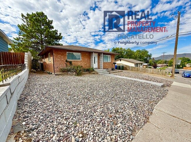 Building Photo - 625 El Rancho Blvd