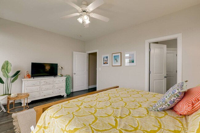 Building Photo - FURNISHED "WORK FROM HOME" RENTAL, QUIET N...