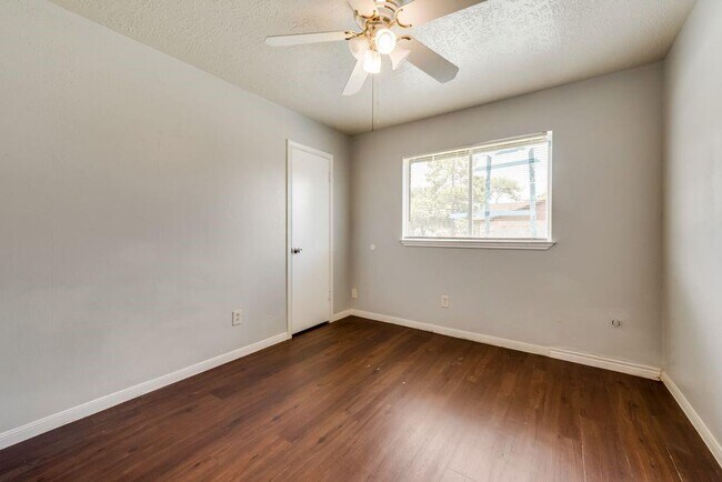 Building Photo - 15846 Blueridge Rd