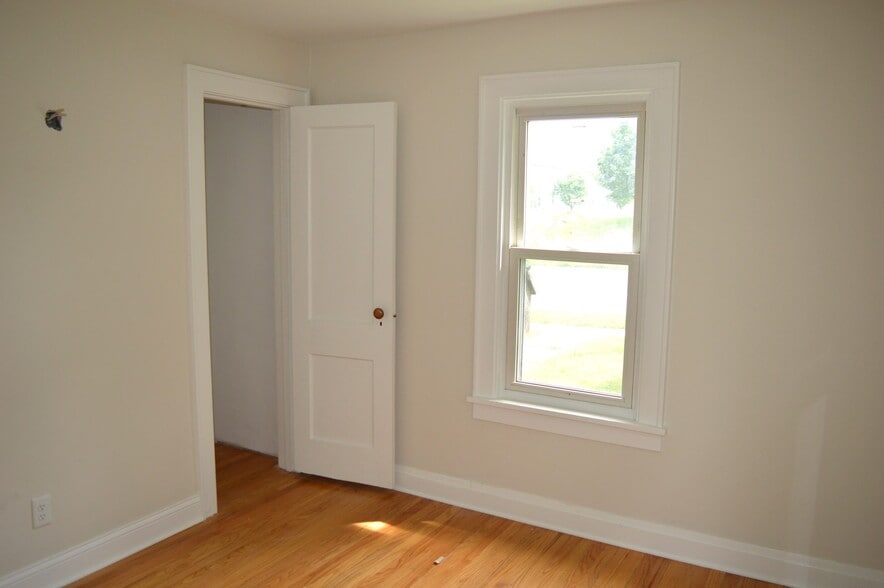 Building Photo - 1612 Packers Ave