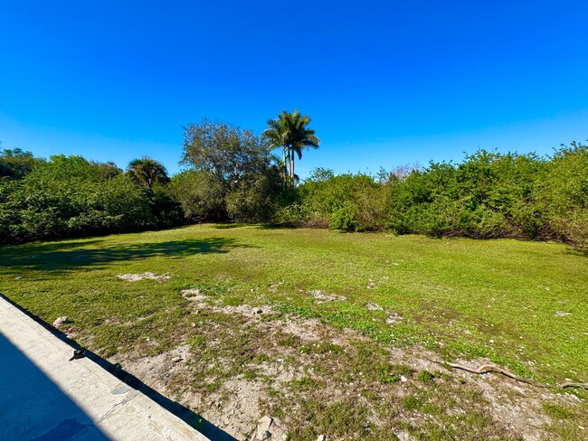 Building Photo - ** GOLDEN GATE ESTATES ** 3 BED / 2 BATH -...