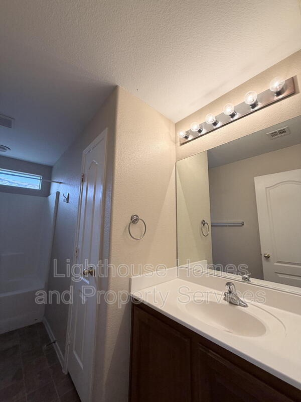Building Photo - 9118 Wine Cellar Ave