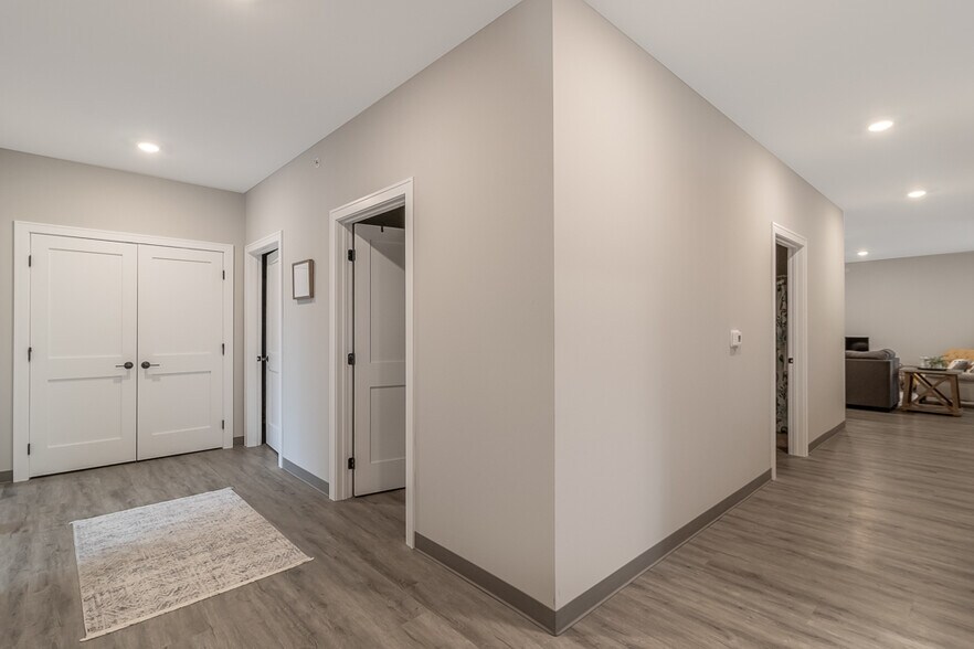 Building Photo - 1570 Stadium Ln