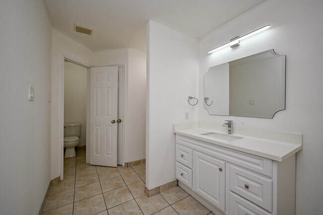 Building Photo - 18135 Brightwood Park Ln
