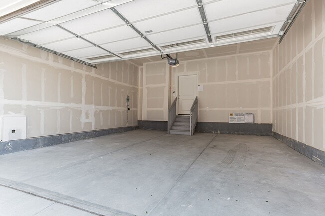 Building Photo - Contemporary 3 bedroom attached residence ...