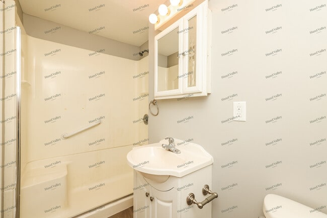 Building Photo - 705 Peach Orchard Dr