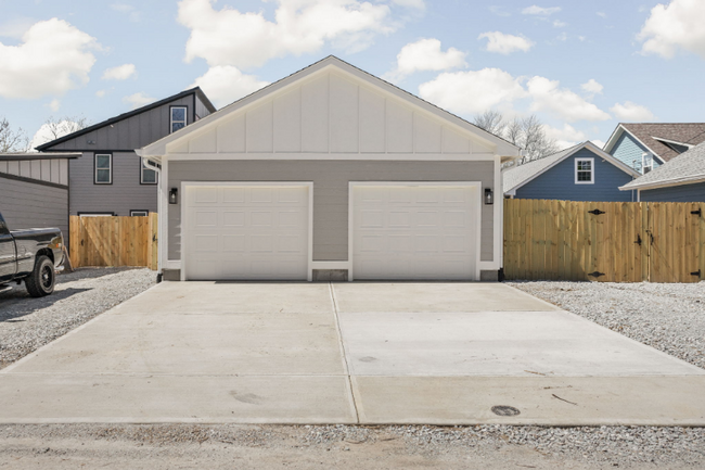 Building Photo - 1111 N Hamilton Ave