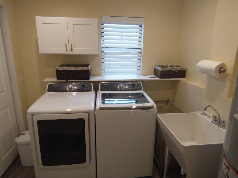 Building Photo - 1865 Washington Ave