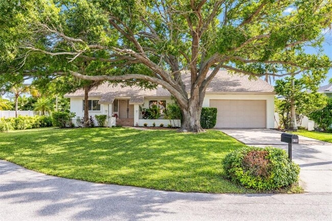 Building Photo - 630 Pinta Dr