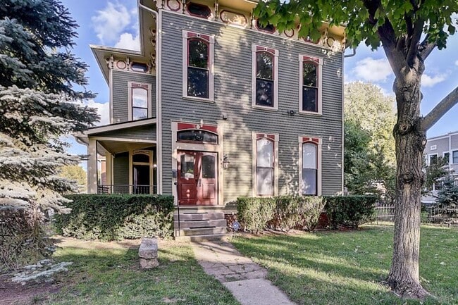 Building Photo - 943 N Park Ave