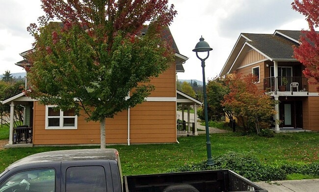 Building Photo - 525 McCurdy Rd