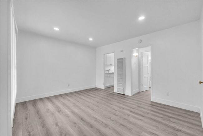 Living Area - 122 Elm Ave