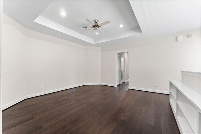 Building Photo - 612 E 27th St