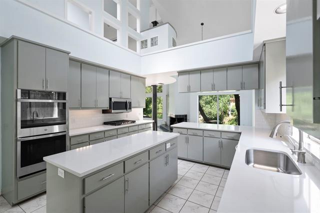 Building Photo - 8907 Club Creek Cir