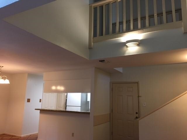 Building Photo - 200 Martingale