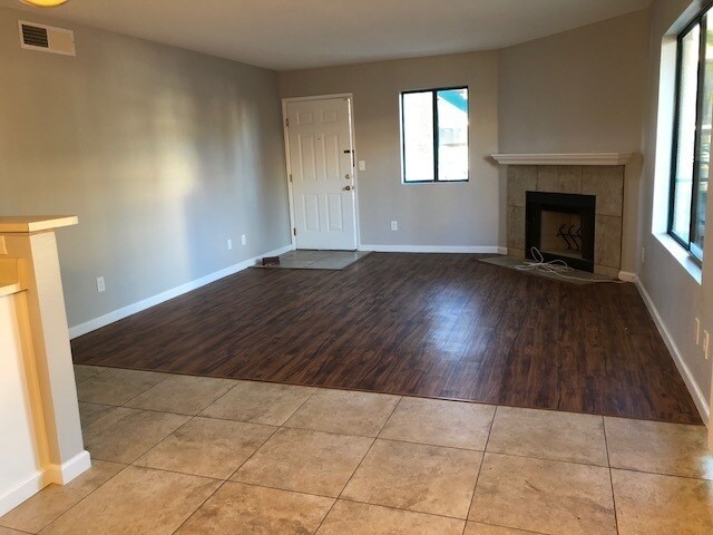 Building Photo - A Cozy 2 bedroom 2 bathroom with patio dow...