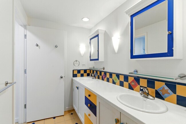 Building Photo - Gorgeous 4 bedroom home in Greenbrae with ...