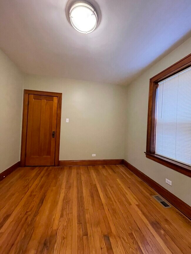 Building Photo - 3227 N Albany Ave