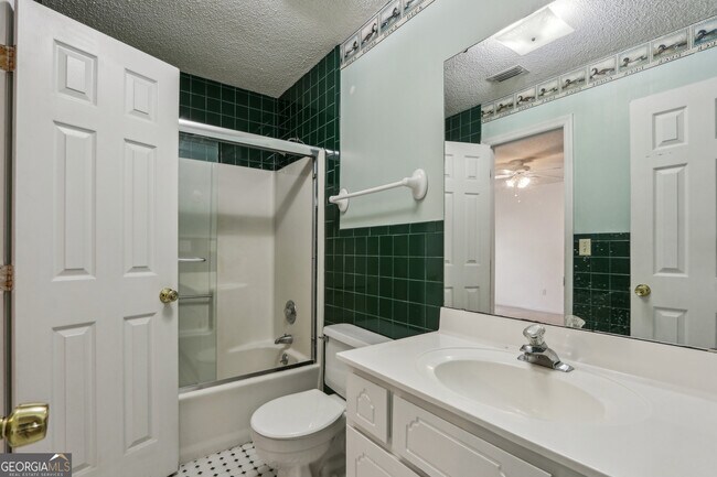 Building Photo - 325 White Oak Pl