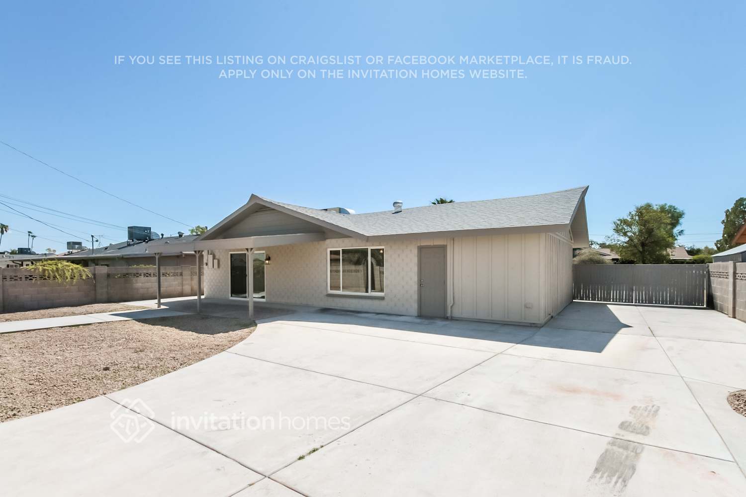 Building Photo - 8444 E Vernon Ave