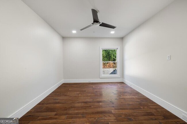 Building Photo - 1281 E Main St