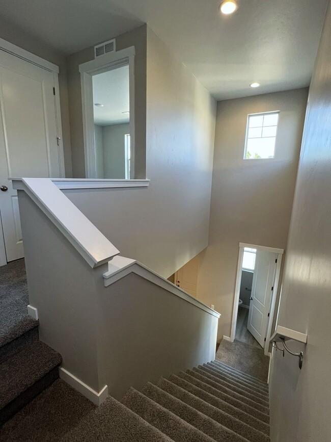 Building Photo - Brand new 3 bed 2.5 bath townhome in Stars...