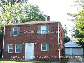 Building Photo - Charming all brick duplex, 1 bed 1 bath lo...