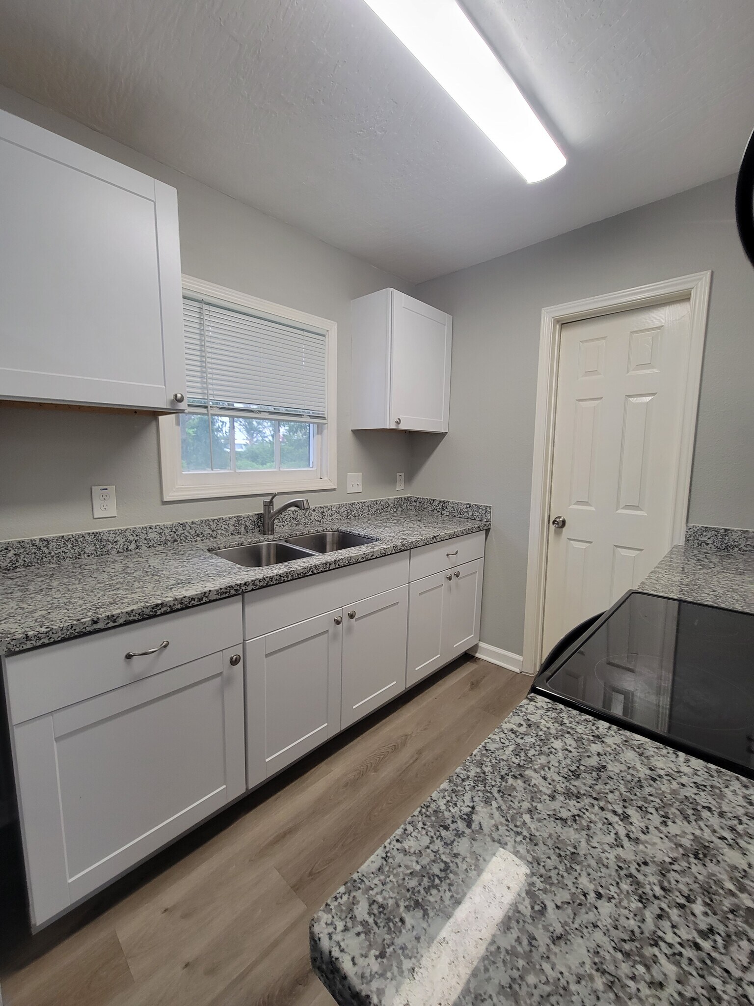More Kitchen - 320 S Ashbel St