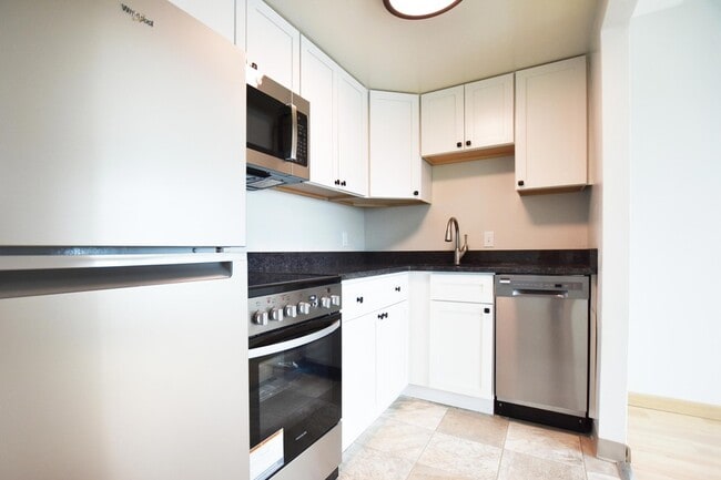 Building Photo - 555 E William St