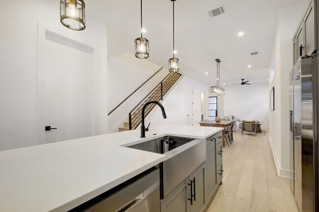 Building Photo - 1411 Cometa St