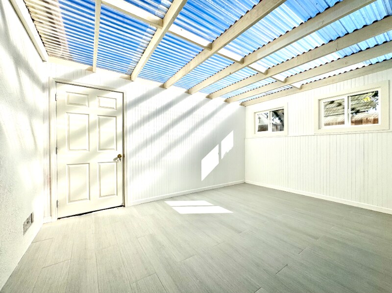 Building Photo - 15560 Calgary St