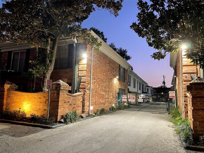 Building Photo - 3400 Timmons Ln