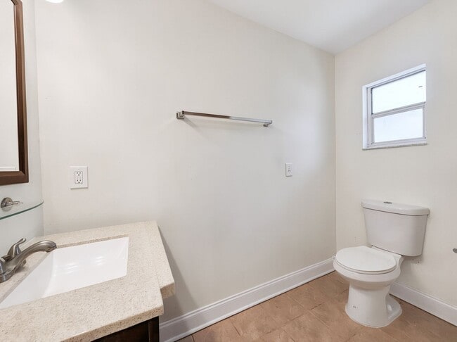 Building Photo - Annual rental offering privacy and space on 1.14 acres in Naples!