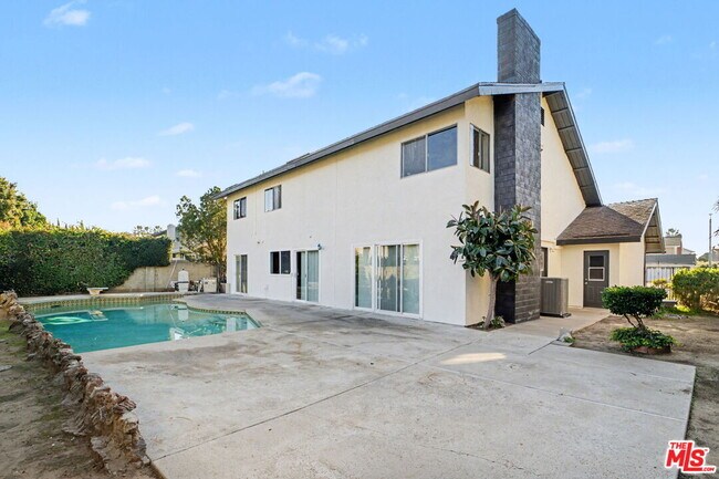 Building Photo - 243 Blanquita Way