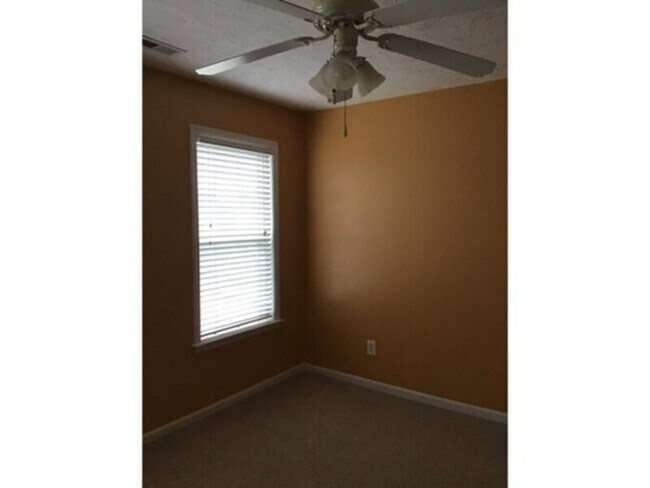 Building Photo - 6142 Tudor Pl