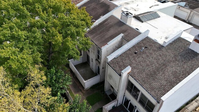 Building Photo - 6019 Winsome Ln