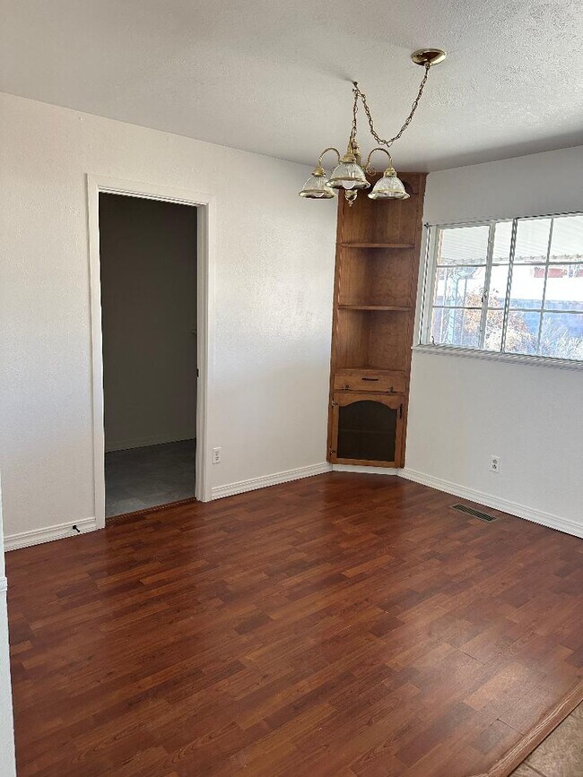 Building Photo - 2209 Ridgecrest Dr