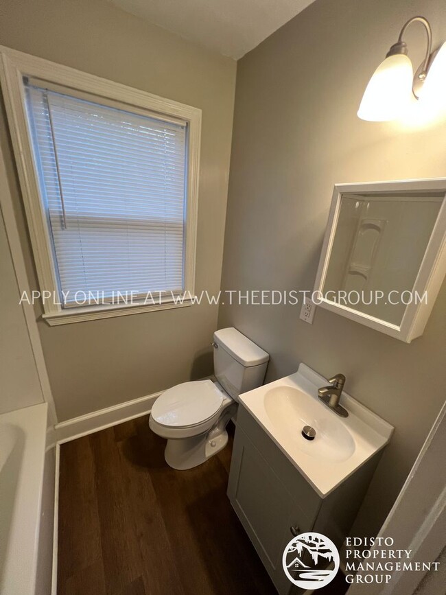 Building Photo - Charming & Newly Remodeled 3-Bed Home in O...