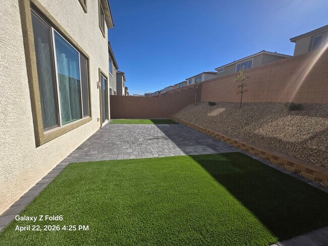 Building Photo - 10239 Estancia Hl St