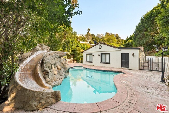 Building Photo - 4145 Sunswept Dr