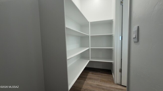 Building Photo - 10473 W Rutherford Ln